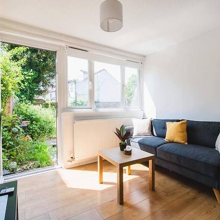 Apartamento Stylish & Tranquil Flat With Excellent Connections Londres Exterior foto