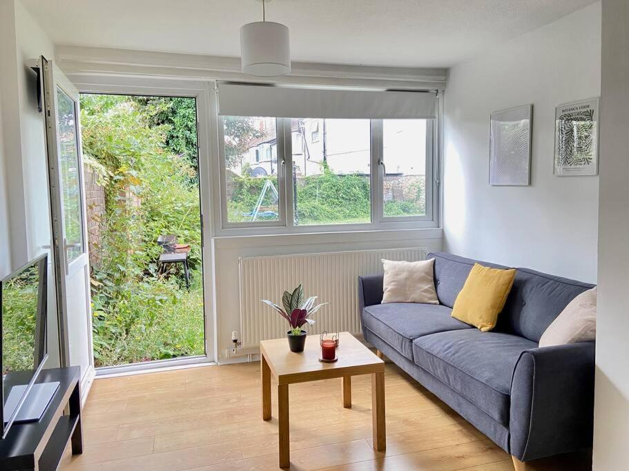 Apartamento Stylish & Tranquil Flat With Excellent Connections Londres Exterior foto