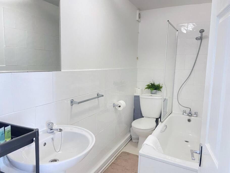 Apartamento Stylish & Tranquil Flat With Excellent Connections Londres Exterior foto