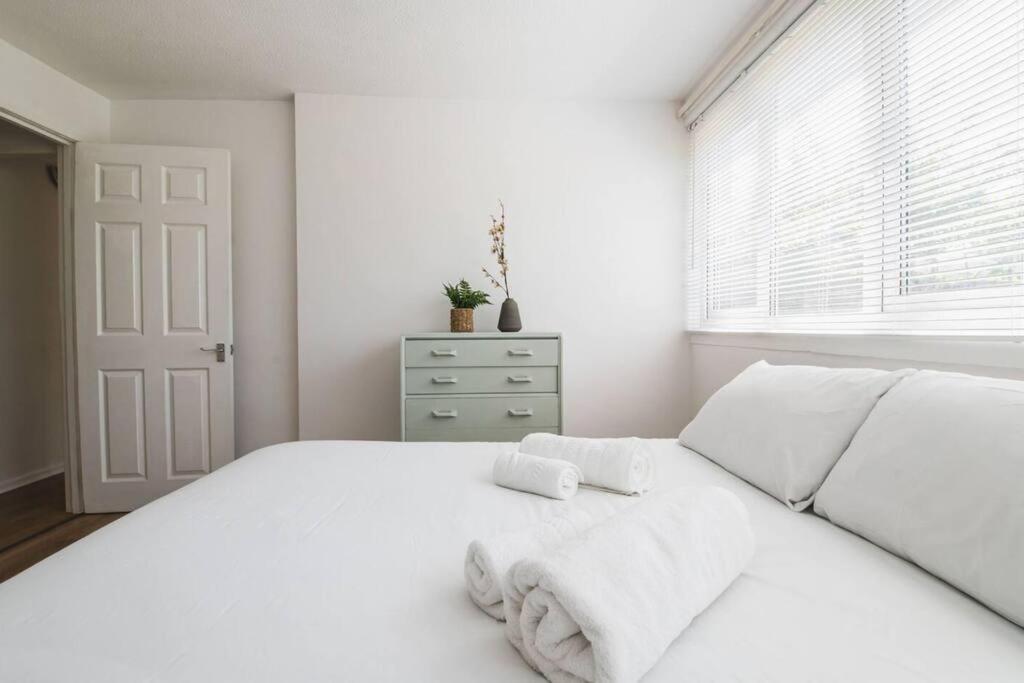 Apartamento Stylish & Tranquil Flat With Excellent Connections Londres Exterior foto