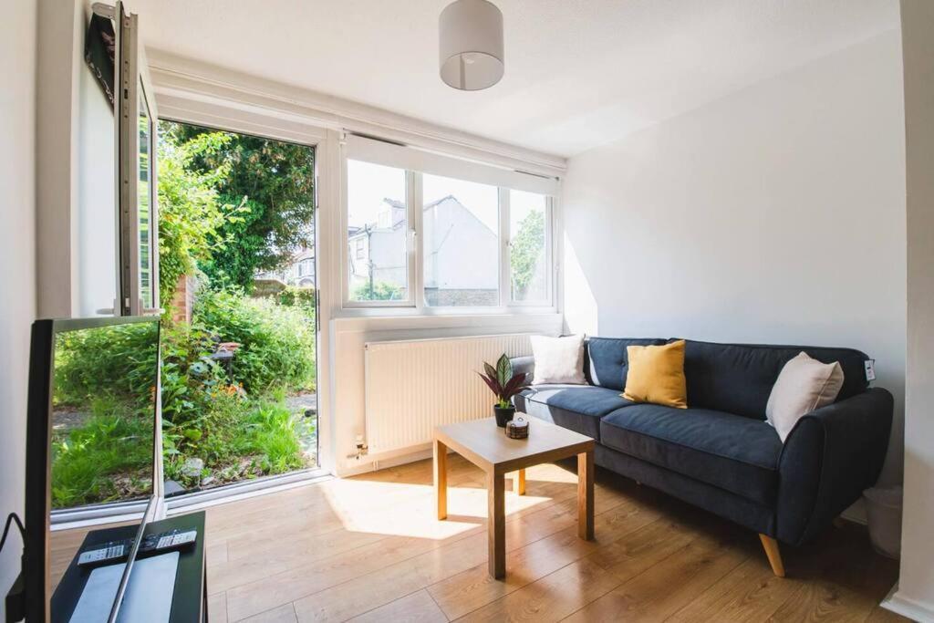 Apartamento Stylish & Tranquil Flat With Excellent Connections Londres Exterior foto
