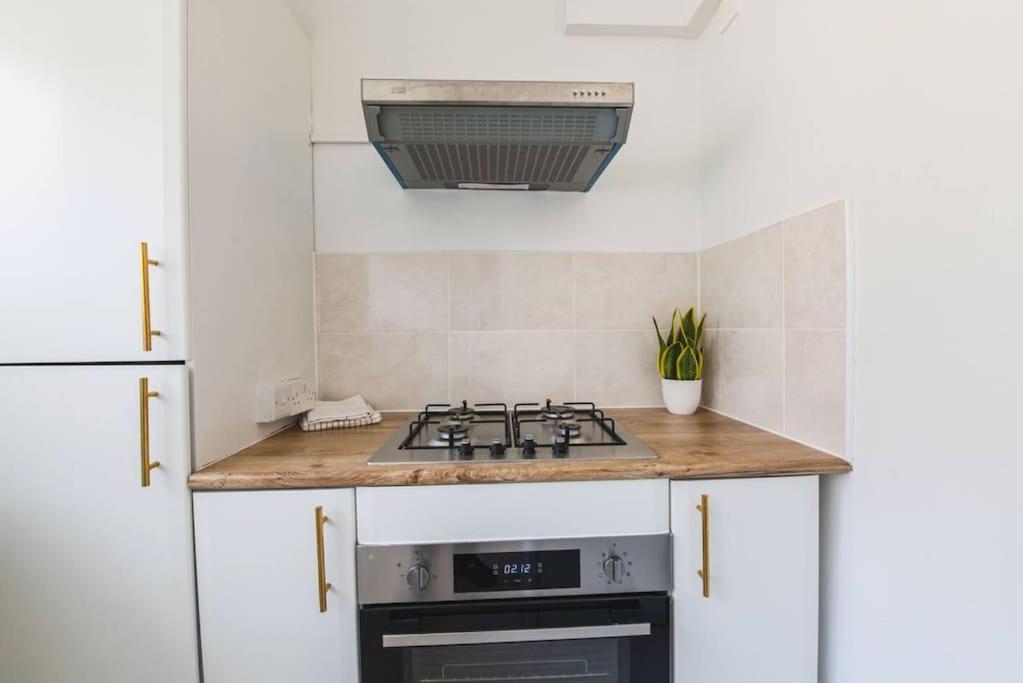 Apartamento Stylish & Tranquil Flat With Excellent Connections Londres Exterior foto