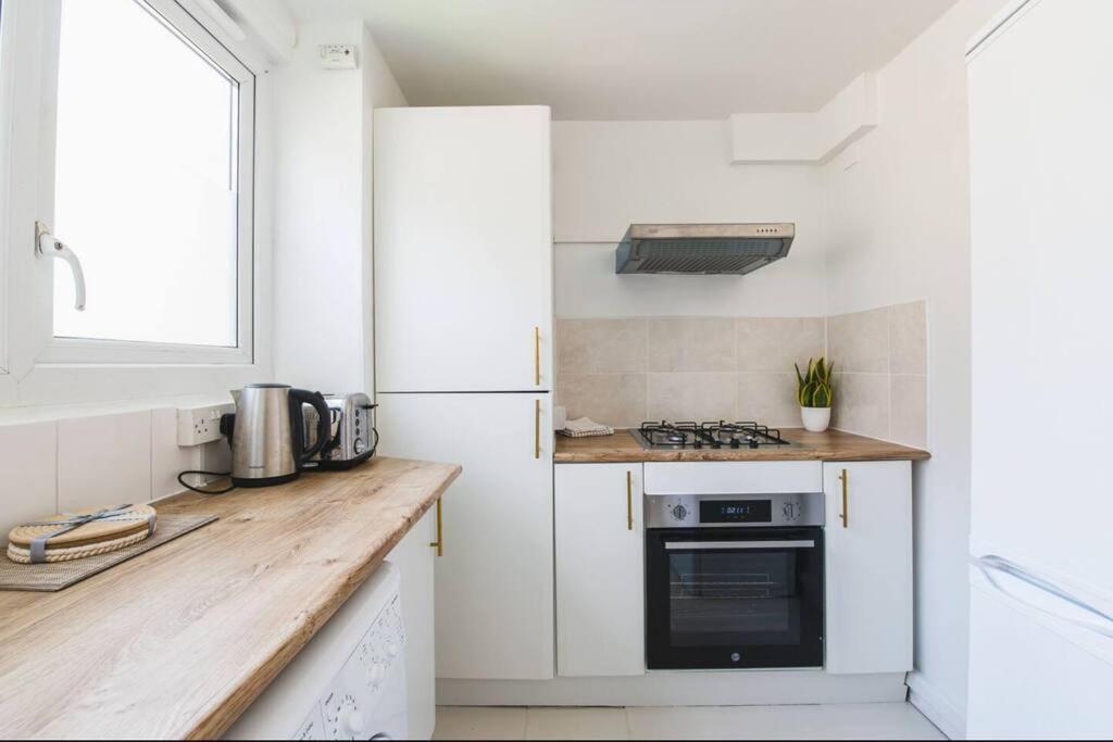 Apartamento Stylish & Tranquil Flat With Excellent Connections Londres Exterior foto